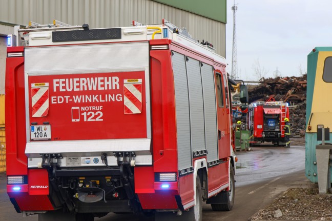 Brand bei Abfallverwertungsunternehmen in Edt bei Lambach sorgt f�r Einsatz zweier Feuerwehren