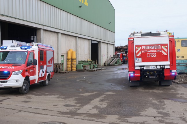 Brand bei Abfallverwertungsunternehmen in Edt bei Lambach sorgt f�r Einsatz zweier Feuerwehren