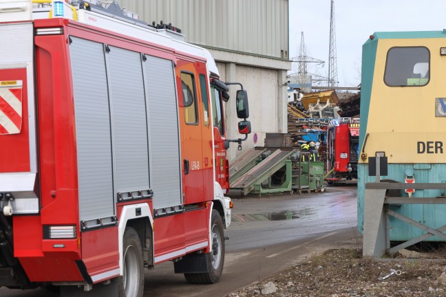 Brand bei Abfallverwertungsunternehmen in Edt bei Lambach sorgt f�r Einsatz zweier Feuerwehren