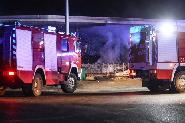 Betr�chtlicher Schaden nach Containerbrand im Altstoffsammelzentrum in Wels-Neustadt