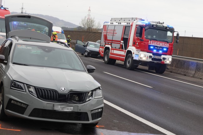 Schwerer Verkehrsunfall auf Innkreisautobahn bei Weibern fordert zwei Leichtverletzte