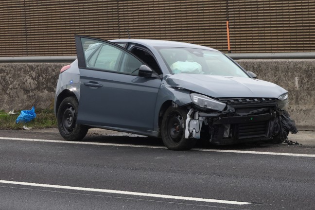 Schwerer Verkehrsunfall auf Innkreisautobahn bei Weibern fordert zwei Leichtverletzte