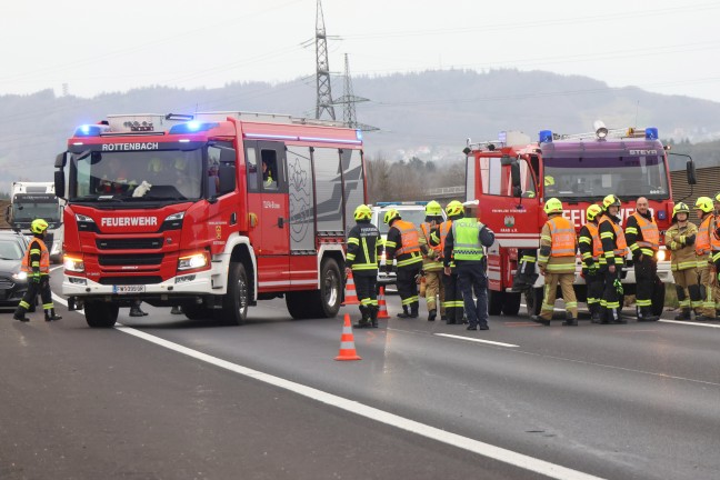 Schwerer Verkehrsunfall auf Innkreisautobahn bei Weibern fordert zwei Leichtverletzte
