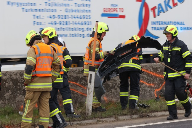 Schwerer Verkehrsunfall auf Innkreisautobahn bei Weibern fordert zwei Leichtverletzte