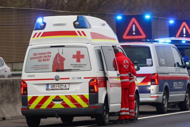 Schwerer Verkehrsunfall auf Innkreisautobahn bei Weibern fordert zwei Leichtverletzte