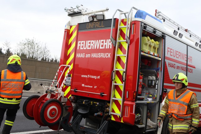 Schwerer Verkehrsunfall auf Innkreisautobahn bei Weibern fordert zwei Leichtverletzte