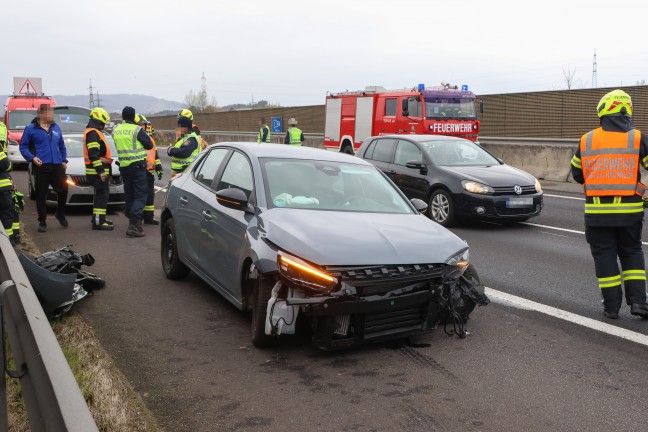 Schwerer Verkehrsunfall auf Innkreisautobahn bei Weibern fordert zwei Leichtverletzte