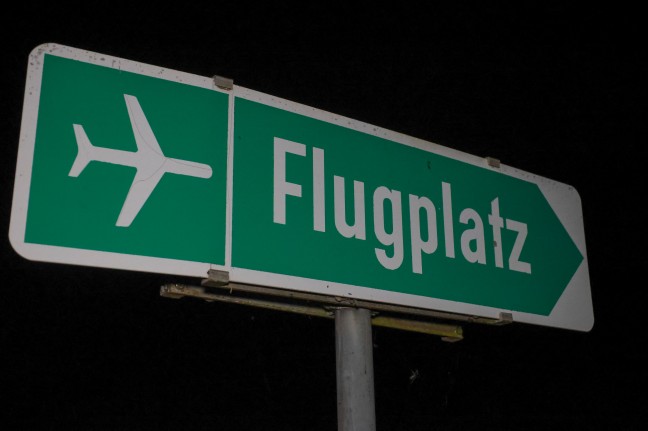 Flugunfall: Kleinflugzeug bei Bruchlandung auf Flugplatz in Laakirchen von Landebahn abgekommen