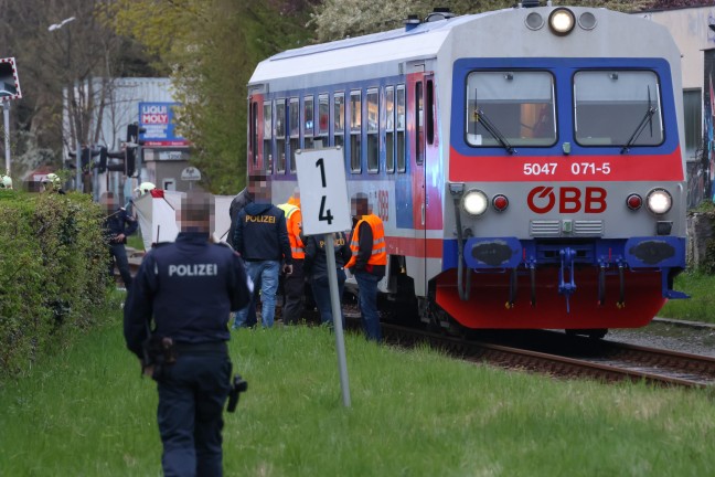 Regionalzug evakuiert: Person in Wels von Triebwagen der Almtalbahn erfasst und t�dlich verletzt