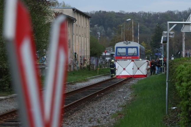 Regionalzug evakuiert: Person in Wels von Triebwagen der Almtalbahn erfasst und t�dlich verletzt
