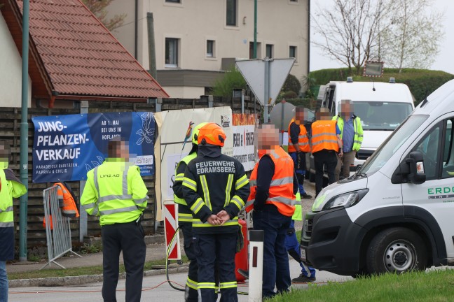 Explosionsgefahr durch Gasaustritt: Gasleitung bei Baggerarbeiten in Wilhering besch�digt
