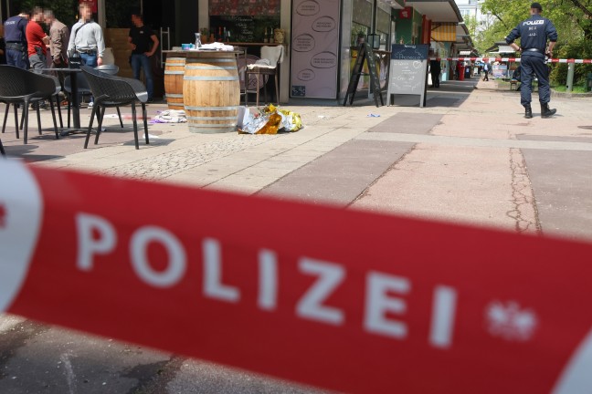 Angriff mit Axt: Person auf Marktplatz in Linz-Innere Stadt angegriffen und schwer verletzt