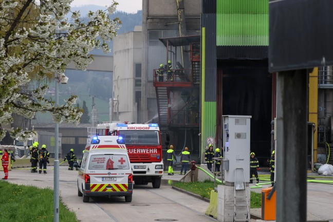 Drei Feuerwehren bei Brand bei einem Zementwerk in Kirchdorf an der Krems im Einsatz