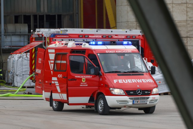 Drei Feuerwehren bei Brand bei einem Zementwerk in Kirchdorf an der Krems im Einsatz