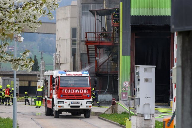 Drei Feuerwehren bei Brand bei einem Zementwerk in Kirchdorf an der Krems im Einsatz