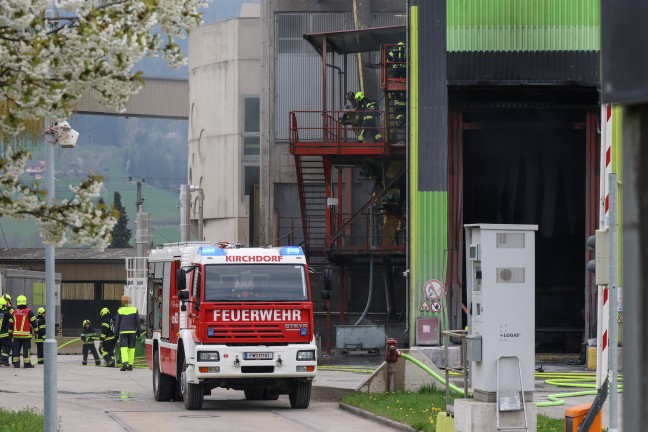 Drei Feuerwehren bei Brand bei einem Zementwerk in Kirchdorf an der Krems im Einsatz