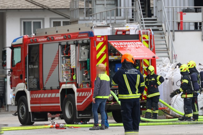 Drei Feuerwehren bei Brand bei einem Zementwerk in Kirchdorf an der Krems im Einsatz