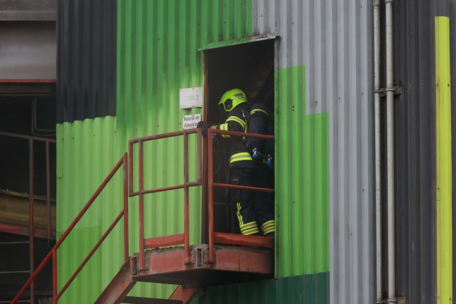 Drei Feuerwehren bei Brand bei einem Zementwerk in Kirchdorf an der Krems im Einsatz