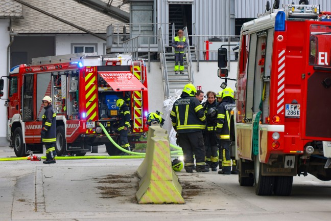 Drei Feuerwehren bei Brand bei einem Zementwerk in Kirchdorf an der Krems im Einsatz