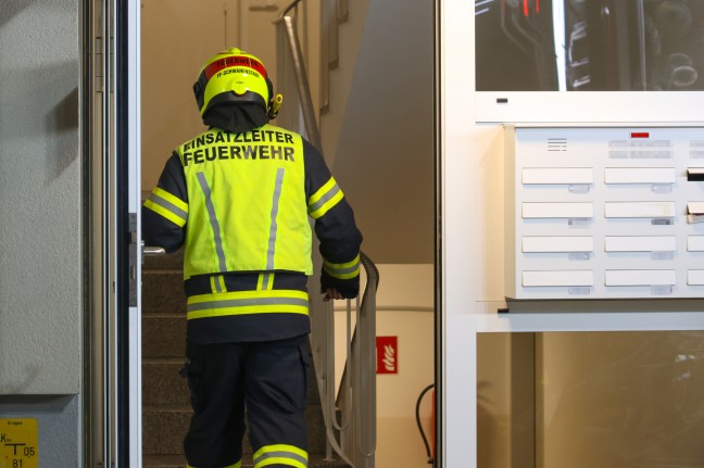 K�chenbrand in einem Mehrparteienwohnhaus in Schwanenstadt rasch gel�scht