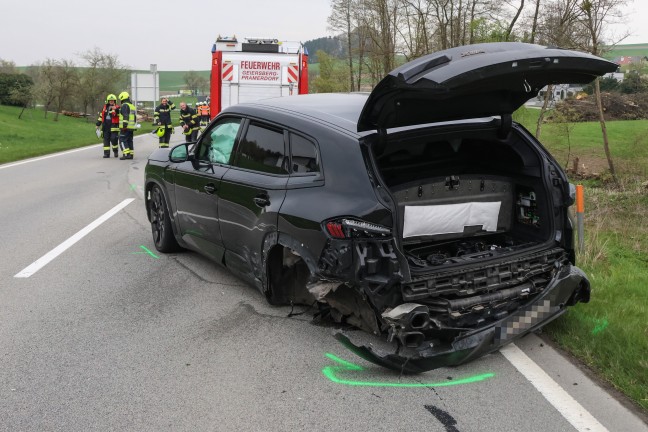Schwerer Crash auf Rieder Stra�e bei St. Marienkirchen am Hausruck fordert zwei Verletzte