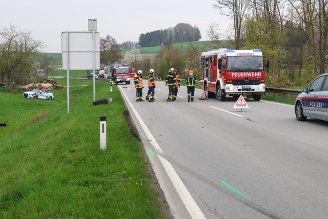 Schwerer Crash auf Rieder Stra�e bei St. Marienkirchen am Hausruck fordert zwei Verletzte