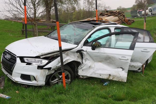 Schwerer Crash auf Rieder Stra�e bei St. Marienkirchen am Hausruck fordert zwei Verletzte