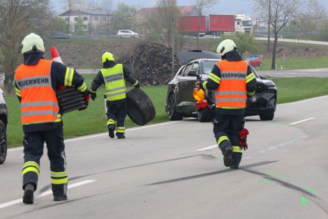 Schwerer Crash auf Rieder Stra�e bei St. Marienkirchen am Hausruck fordert zwei Verletzte