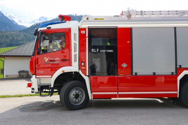 Auto�berschlag: Gl�ck im Ungl�ck bei schwerem Verkehrsunfall in Vorderstoder