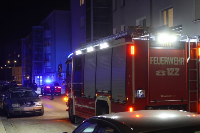 Feuerwehreinsatz: Komischer Geruch in einem Mehrparteienwohnhaus in Wels-Vogelweide gemeldet