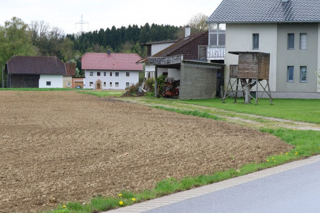 T�dlicher Unfall: Landwirt (53) geriet bei Feldarbeiten in Sipbachzell unter Egge an einem Traktor