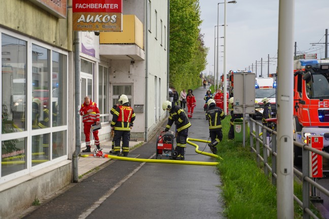 Angebranntes Abendessen: Drei Feuerwehren in einem Mehrparteienwohnhaus in Leonding im Einsatz