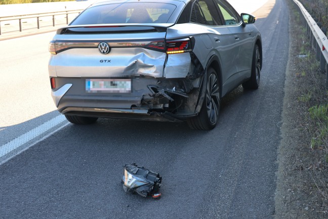 Personenrettung: Zwei Autoinsassen nach Crash dreier PKW auf Welser Autobahn in Wels eingeklemmt