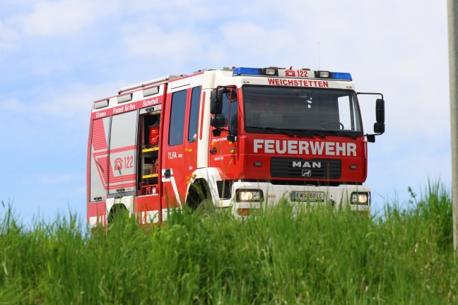 Kreuzungsbereich �bersehen: Auto bei St. Marien nach Fahrt durch Wald im Bachbett gelandet