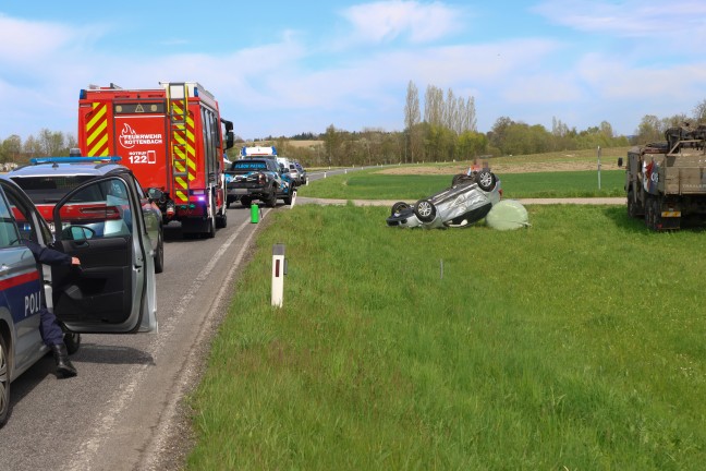F�nf Verletzte bei Verkehrsunfall mit vier beteiligten Fahrzeugen auf Rieder Stra�e bei Rottenbach