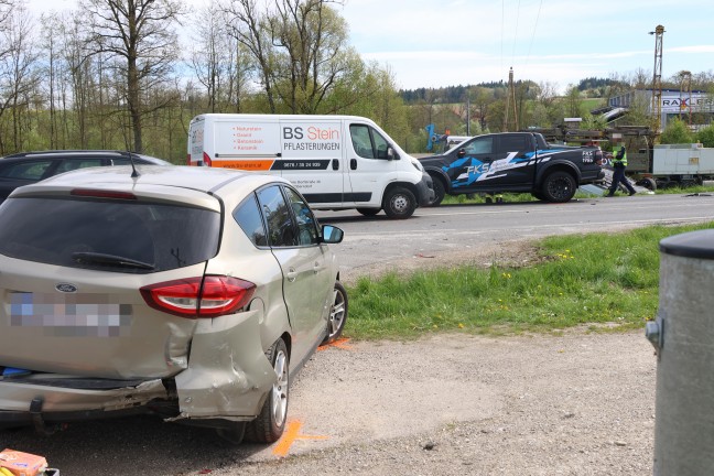 F�nf Verletzte bei Verkehrsunfall mit vier beteiligten Fahrzeugen auf Rieder Stra�e bei Rottenbach