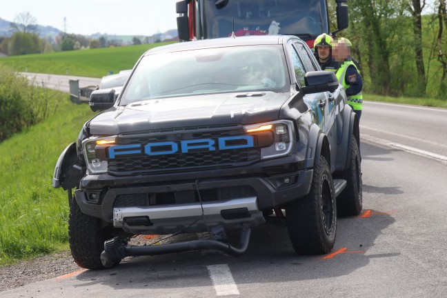 F�nf Verletzte bei Verkehrsunfall mit vier beteiligten Fahrzeugen auf Rieder Stra�e bei Rottenbach