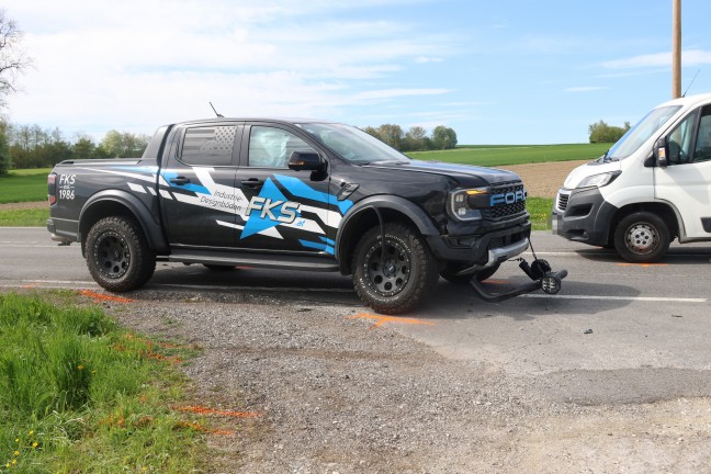 F�nf Verletzte bei Verkehrsunfall mit vier beteiligten Fahrzeugen auf Rieder Stra�e bei Rottenbach