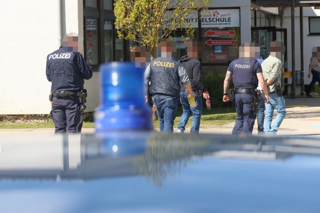 Bombendrohung: Schulzentrum in Neuhofen an der Krems nach Drohung ger�umt