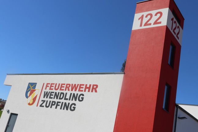 Sechs Feuerwehren bei Brand eines Holzhaufens in Wendling im Einsatz