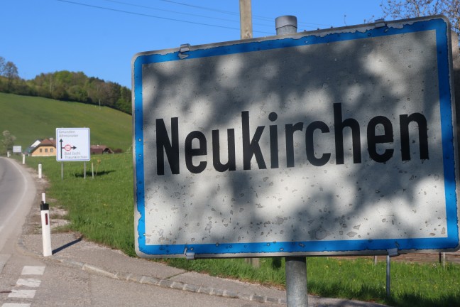 Personenrettung: Drei Feuerwehren zu eingeklemmter Person nach Altm�nster alarmiert