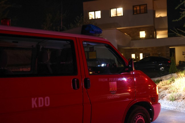 Feuerwehr bei Kontrolle nach Brand bei einem Wohngeb�ude in Krenglbach im Einsatz