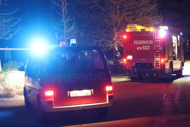 Feuerwehr bei Kontrolle nach Brand bei einem Wohngeb�ude in Krenglbach im Einsatz