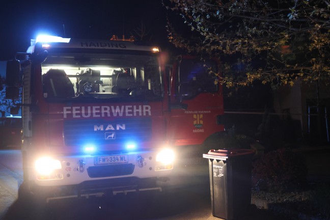 Feuerwehr bei Kontrolle nach Brand bei einem Wohngeb�ude in Krenglbach im Einsatz