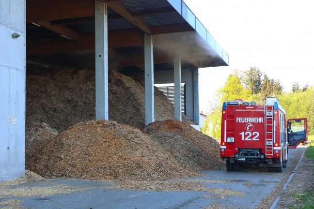 Brandverdacht: Vermeintlicher Rauch bei Heizwerk in Thalheim bei Wels l�ste neuerlich Einsatz aus