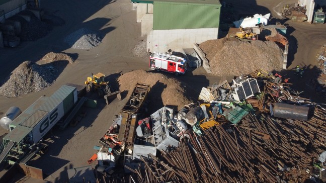 Drei Verletzte bei Brand auf einem Schrottplatz in Edt bei Lambach
