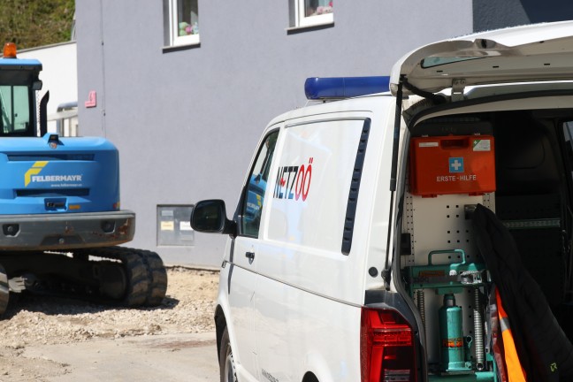 Gasaustritt: Gasleitung in Lambach bei Grabungsarbeiten mit Bagger besch�digt