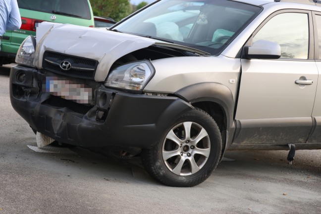 Einsatzkr�fte nach Auffahrunfall auf Pyhrnpass Stra�e bei Sattledt im Einsatz
