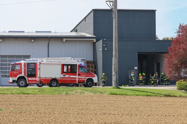 Brandmelder ausgel�st: Zwei Feuerwehren bei Brand bei einem Unternehmen in Schiedlberg im Einsatz
