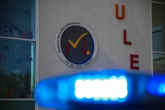 Zwei Feuerwehren bei Brandverdacht in einer Volksschule in Marchtrenk im Einsatz